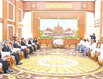 ပြည်ထောင်စုသမ္မတမြန်မာနိုင်ငံတော် ယာယီသမ္မတ နိုင်ငံတော်လုံခြုံရေးနှင့်အေးချမ်း သာယာရေးကော်မရှင်ဥက္ကဋ္ဌ ဗိုလ်ချုပ်မှူးကြီးမင်းအောင်လှိုင်ထံ  ထိုင်းနိုင်ငံ၊ နိုင်ငံခြားရေး ဝန်ကြီးဦးဆောင်သည့် ကိုယ်စားလှယ်အဖွဲ့က လာရောက်ဂါရဝပြုတွေ့ဆုံ