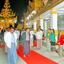 Acting President and SSPC Chairman Senior General Min Aung Hlaing pays homage at Shwehsandaw Pagoda in Pyay, Bago Region