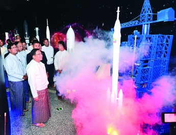 အာကာသပြတိုက်(ရန်ကုန်)ဖွင့်ပွဲအခမ်းအနားကျင်းပ၊ ပြည်ထောင်စုသမ္မတမြန်မာနိုင်ငံတော်ယာယီသမ္မတ နိုင်ငံတော်လုံခြုံရေးနှင့်အေးချမ်းသာယာရေးကော်မရှင်ဥက္ကဋ္ဌဗိုလ်ချုပ်မှူးကြီးမင်းအောင်လှိုင်တက်ရောက်ဖွင့်လှစ်ပေး အာကာသနည်းပညာများ ခေတ်နှင့်အညီဖွံ့ဖြိုးတိုးတက်လာစေရေး ရည်မှန်းချက်ထားပြီးဆောင်ရွက်