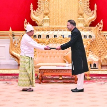 ပြည်ထောင်စုသမ္မတမြန်မာနိုင်ငံတော်ယာယီသမ္မတနိုင်ငံတော်လုံခြုံရေးနှင့်အေးချမ်းသာယာရေးကော်မရှင်ဥက္ကဋ္ဌဗိုလ်ချုပ်မှူးကြီးမင်းအောင်လှိုင်ထံ မြန်မာ နိုင်ငံဆိုင်ရာ ပါကစ္စတန်နိုင်ငံသံအမတ်ကြီး က သံအမတ်ခန့်အပ်လွှာပေးအပ်  