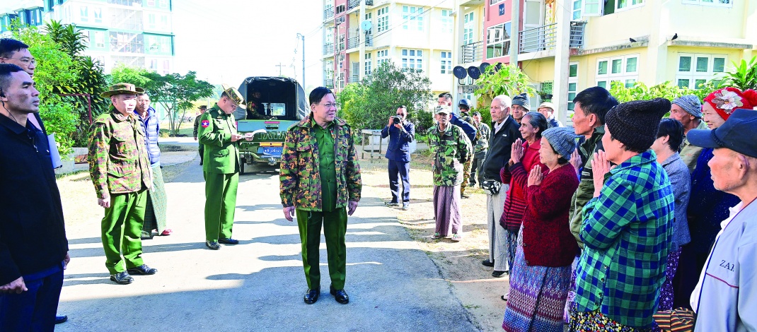 နိုင်ငံတော်လုံခြုံရေးနှင့် အေးချမ်းသာယာရေးကော်မရှင်ဥက္ကဋ္ဌ တပ်မတော်ကာကွယ်ရေးဦးစီးချုပ် ဗိုလ်ချုပ်မှူးကြီးမင်းအောင်လှိုင်   ပြင်ဦးလွင်မြို့၊ စစ်မှုထမ်းဟောင်းအိမ်ရာတည်ဆောက်နေမှု အခြေ အနေများအား သွားရောက်ကြည့်ရှုစစ်ဆေး 