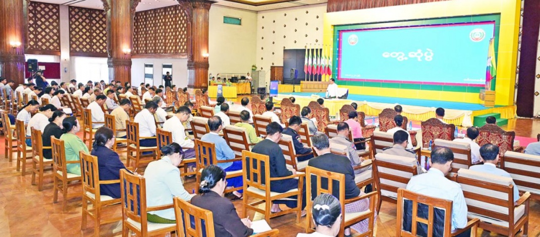 ပြည်ထောင်စုသမ္မတမြန်မာနိုင်ငံတော် ယာယီသမ္မတ နိုင်ငံတော်လုံခြုံရေးနှင့်အေးချမ်းသာယာရေး ကော်မရှင်ဥက္ကဋ္ဌရန်ကုန်တိုင်းဒေသကြီးအစိုးရအဖွဲ့ဝင်များနှင့်တိုင်းဒေသကြီးနှင့်ခရိုင်အဆင့် ဌာနဆိုင် ရာ တာဝန်ရှိသူများအားတွေ့ဆုံ၍ ဒေသဖွံ့ဖြိုးတိုးတက်ရေးဆိုင်ရာများ ဆွေးနွေးပြောကြား