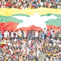 ပြည်ထောင်စုသမ္မတမြန်မာနိုင်ငံတော် ယာယီသမ္မတ နိုင်ငံတော်လုံခြုံရေးနှင့်အေးချမ်းသာယာရေး ကော်မရှင်ဥက္ကဋ္ဌ ဗိုလ်ချုပ်မှူးကြီးမင်းအောင်လှိုင် အာရှဖလားခြေစစ်ပွဲအောင်မြင်ခဲ့သည့်  မြန်မာ U-17 အသင်းအား ငွေကျပ် သိန်း ၁၀၀၀ ဂုဏ်ပြုချီးမြှင့်