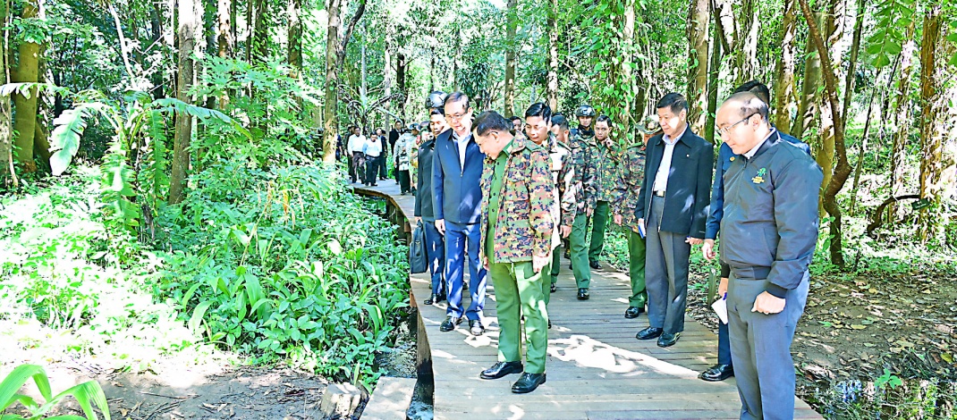 Acting President of the Republic of the Union of Myanmar, Chairman of State Security and Peace Commission, Senior General Min Aung Hlaing inspects conservation of the National Kandawgyi Garden in PyinOoLwin Turn PyinOoLwin into flower city through effective use of favourable soil and water resources 