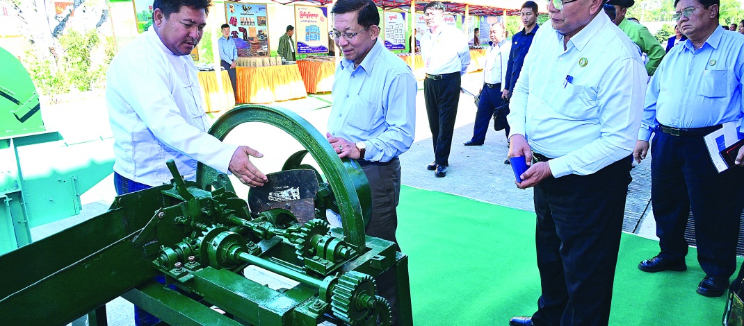 ပြည်ထောင်စုသမ္မတမြန်မာနိုင်ငံတော် ယာယီသမ္မတ နိုင်ငံတော်လုံခြုံရေးနှင့် အေးချမ်းသာယာရေး ကော်မရှင် ဥက္ကဋ္ဌ ဗိုလ်ချုပ်မှူးကြီးမင်းအောင်လှိုင် မင်းဘူးမြို့ရှိ ဌာနဆိုင်ရာတာဝန်ရှိသူများ မြို့မိ မြို့ဖများ၊ အသေးစား၊ အငယ်စားနှင့် အလတ်စား (MSME) စီးပွားရေးလုပ်ငန်းရှင်များနှင့်တွေ့ဆုံ၍ ဒေသဖွံ့ဖြိုးတိုးတက်ရေးဆိုင်ရာ များ ဆွေးနွေးပြောကြား   