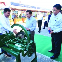 ပြည်ထောင်စုသမ္မတမြန်မာနိုင်ငံတော် ယာယီသမ္မတ နိုင်ငံတော်လုံခြုံရေးနှင့် အေးချမ်းသာယာရေး ကော်မရှင် ဥက္ကဋ္ဌ ဗိုလ်ချုပ်မှူးကြီးမင်းအောင်လှိုင် မင်းဘူးမြို့ရှိ ဌာနဆိုင်ရာတာဝန်ရှိသူများ မြို့မိ မြို့ဖများ၊ အသေးစား၊ အငယ်စားနှင့် အလတ်စား (MSME) စီးပွားရေးလုပ်ငန်းရှင်များနှင့်တွေ့ဆုံ၍ ဒေသဖွံ့ဖြိုးတိုးတက်ရေးဆိုင်ရာ များ ဆွေးနွေးပြောကြား   