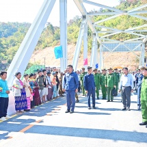 ပြည်ထောင်စုသမ္မတမြန်မာနိုင်ငံတော် ယာယီသမ္မတ နိုင်ငံတော်လုံခြုံရေးနှင့်အေးချမ်းသာယာရေးကော်မရှင်ဥက္ကဋ္ဌ ဗိုလ်ချုပ်မှူးကြီးမင်းအောင်လှိုင် သံလွင်တံတား(တာဆန်း)ဖွင့်ပွဲသို့ တက်ရောက်ချီးမြှင့်   