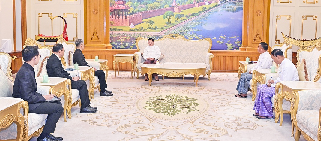 ပြည်ထောင်စုသမ္မတမြန်မာနိုင်ငံတော် ယာယီသမ္မတ နိုင်ငံတော်လုံခြုံရေးနှင့် အေးချမ်းသာယာရေးကော်မရှင်ဥက္ကဋ္ဌ ဗိုလ်ချုပ်မှူးကြီး မင်းအောင်လှိုင်မြန်မာနိုင်ငံဆိုင်ရာ ထိုင်းနိုင်ငံသံအမတ်ကြီးအား လက်ခံတွေ့ဆုံ 