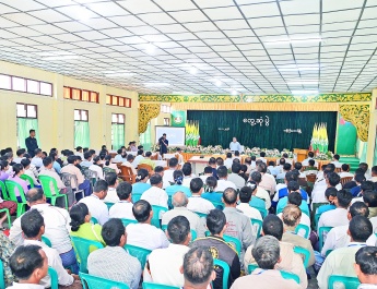 ပြည်ထောင်စုသမ္မတမြန်မာနိုင်ငံတော် ယာယီသမ္မတ နိုင်ငံတော်လုံခြုံရေးနှင့် အေးချမ်းသာယာရေး ကော်မရှင်ဥက္ကဋ္ဌ ဗိုလ်ချုပ်မှူးကြီးမင်းအောင်လှိုင် ကန်ကြီးထောင့်မြို့ရှိ ဌာနဆိုင်ရာတာဝန်ရှိသူများ၊ မြို့မိမြို့ဖများနှင့်တွေ့ဆုံ၍ ဒေသဖွံ့ဖြိုးတိုးတက်ရေးဆိုင်ရာများဆွေးနွေး      