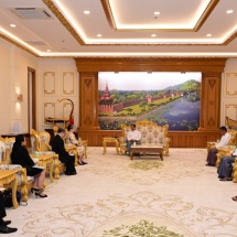 ပြည်ထောင်စုသမ္မတမြန်မာနိုင်ငံတော် ယာယီသမ္မတ နိုင်ငံတော်လုံခြုံရေးနှင့်အေးချမ်းသာယာရေး ကော်မရှင်ဥက္ကဋ္ဌ ဗိုလ်ချုပ်မှူးကြီးမင်းအောင်လှိုင်ထံ အာဆီယံဥက္ကဋ္ဌ၏ မြန်မာနိုင်ငံဆိုင်ရာ အထူး ကိုယ်စားလှယ် ဖိလစ်ပိုင်နိုင်ငံခြားရေးဝန်ကြီး ဦးဆောင်သည့်ကိုယ်စားလှယ်အဖွဲ့က လာရောက်ဂါရဝပြု တွေ့ဆုံ