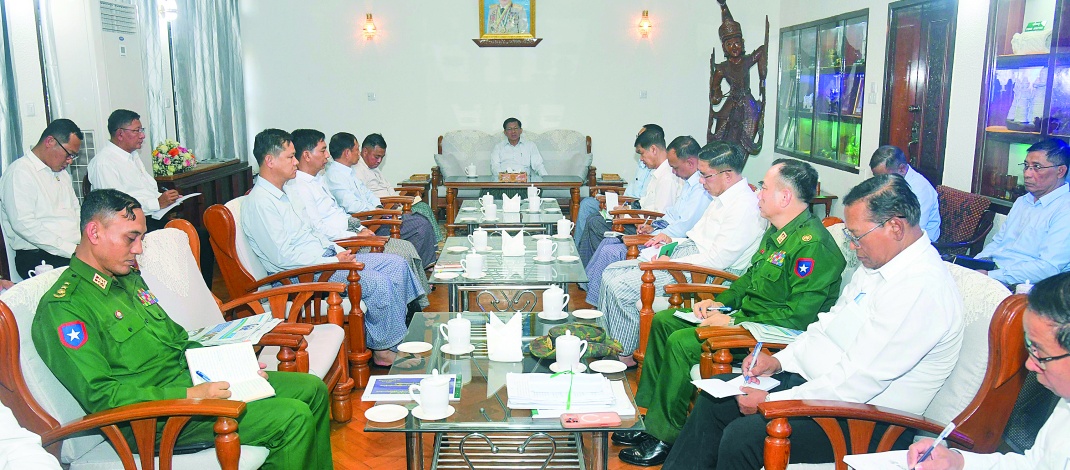 ပြည်ထောင်စုသမ္မတမြန်မာနိုင်ငံတော် ယာယီသမ္မတ နိုင်ငံတော်လုံခြုံရေးနှင့်အေးချမ်းသာယာရေးကော်မရှင်ဥက္ကဋ္ဌ ဗိုလ်ချုပ်မှူးကြီးမင်းအောင်လှိုင်မန္တလေးမြို့၊ မြို့အင်္ဂါရပ်နှင့်အညီဖွံ့ဖြိုးတိုးတက်ရေးနှင့် သန့်ရှင်းသာယာလှပရေးတို့အတွက် လိုအပ်သည်များ လမ်းညွှန်မှာကြား