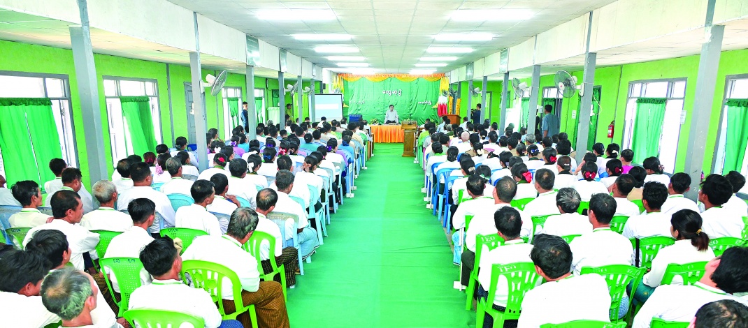 ပြည်ထောင်စုသမ္မတမြန်မာနိုင်ငံတော် ယာယီသမ္မတ နိုင်ငံတော်လုံခြုံရေးနှင့်အေးချမ်းသာယာရေးကော်မရှင်ဥက္ကဋ္ဌ ဗိုလ်ချုပ်မှူးကြီးမင်းအောင်လှိုင် သာပေါင်းမြို့ရှိ မြို့နယ်အဆင့် ဌာနဆိုင်ရာတာဝန်ရှိသူများ၊ မြို့မိမြို့ဖများနှင့်တွေ့ဆုံ၍ ဒေသဖွံ့ဖြိုးတိုးတက်ရေးဆိုင်ရာများဆွေးနွေး