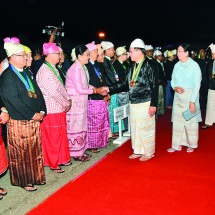 ပြည်ထောင်စုသမ္မတမြန်မာနိုင်ငံတော်ယာယီသမ္မတနိုင်ငံတော်လုံခြုံရေးနှင့်အေးချမ်းသာယာရေးကော်မရှင်ဥက္ကဋ္ဌ ဗိုလ်ချုပ်မှူးကြီး သတိုးမဟာသရေစည်သူ သတိုးသီရိသုဓမ္မ မင်းအောင်လှိုင်နှင့်ဇနီး ဒေါ်ကြူကြူလှတို့က (၇၉)နှစ်မြောက် ပြည်ထောင်စုနေ့ အထိမ်းအမှတ် ဂုဏ်ပြုညစာစားပွဲဖြင့် တည်ခင်းဧည့်ခံ