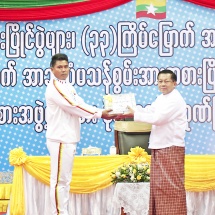 Acting President of the Republic of the Union of Myanmar, Chairman of State Security and Peace Commission, Senior General Min Aung Hlaing attends ceremony to present cash rewards offered by government to athletes who won medals in international sports competitions, 33rd SEA Games, 13th ASEAN Para Games, presents cash rewards