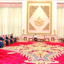 ပြည်ထောင်စုသမ္မတမြန်မာနိုင်ငံတော် ယာယီသမ္မတ နိုင်ငံတော်လုံခြုံရေးနှင့် အေးချမ်းသာယာရေးကော်မရှင်ဥက္ကဋ္ဌ ဗိုလ်ချုပ်မှူးကြီးမင်းအောင်လှိုင်ထံ ရုရှားဖက်ဒရေးရှင်းနိုင်ငံ၊”Roscosmos” နိုင်ငံပိုင်ကော်ပိုရေးရှင်း၏ အထွေထွေညွှန်ကြားရေးမှူးချုပ်က လာရောက်ဂါရဝပြုတွေ့ဆုံ