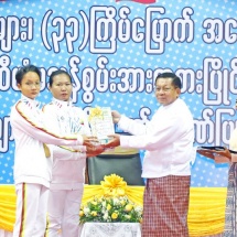 ကမ္ဘာ့အဆင့်အားကစားပြိုင်ပွဲများ၊ (၃၃) ကြိမ်မြောက် အရှေ့တောင် အာရှအားကစား ပြိုင်ပွဲနှင့် (၁၃) ကြိမ်မြောက် အာဆီယံမသန်စွမ်းအားကစားပြိုင်ပွဲများတွင် ဆုတံဆိပ်များ ရရှိခဲ့သည့် မြန်မာအားကစားအဖွဲ့များအား နိုင်ငံတော်မှ ဂုဏ်ပြုဆုချီးမြှင့်ခြင်း အခမ်းအနား ကျင်းပ၊ပြည်ထောင်စုသမ္မတမြန်မာနိုင်ငံတော် ယာယီသမ္မတ နိုင်ငံတော် လုံခြုံရေးနှင့် အေးချမ်းသာယာရေးကော်မရှင်ဥက္ကဋ္ဌ ဗိုလ်ချုပ်မှူးကြီးမင်းအောင်လှိုင် တက်ရောက်၍ ဂုဏ်ပြုဆုငွေများချီးမြှင့်
