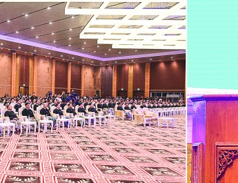 မန္တလေးငလျင်ကြီးလှုပ်ခတ်မှု(၁)နှစ်ပြည့်အခမ်းအနားကျင်းပ ပြည်ထောင်စုသမ္မတမြန်မာနိုင်ငံတော် ယာယီသမ္မတ နိုင်ငံတော်လုံခြုံရေးနှင့်အေးချမ်းသာယာရေးကော်မရှင်ဥက္ကဋ္ဌ ဗိုလ်ချုပ်မှူးကြီးမင်းအောင်လှိုင် တက်ရောက်အမှာစကားပြောကြားပြီး မန္တလေးငလျင်ကြီးတုံ့ပြန်ရေးလုပ်ငန်းများတွင်ပါဝင်ဆောင်ရွက်ခဲ့သော ပြည်တွင်း၊ပြည်ပအဖွဲ့အစည်းများအား အမှတ်တရဂုဏ်ပြုတံဆိပ်များပေးအပ်ချီးမြှင့်