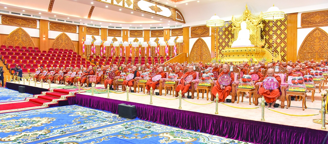 ၂၀၂၆ ခုနှစ်၊ သာသနာတော်ဆိုင်ရာဘွဲ့တံဆိပ်တော် ဆက်ကပ်ခံယူတော်မူမည့် ဆရာတော်ကြီးများအား ပြည်ထောင်စုသမ္မတမြန်မာနိုင်ငံတော် ယာယီသမ္မတ နိုင်ငံတော်လုံခြုံရေးနှင့်အေးချမ်းသာယာရေးကော်မရှင်ဥက္ကဋ္ဌ ဗိုလ်ချုပ်မှူးကြီးမင်းအောင်လှိုင်နှင့်ဇနီး ဒေါ်ကြူကြူလှတို့က နေ့ဆွမ်းဆက်ကပ်လှူဒါန်း