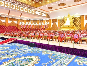 ၂၀၂၆ ခုနှစ်၊ သာသနာတော်ဆိုင်ရာဘွဲ့တံဆိပ်တော် ဆက်ကပ်ခံယူတော်မူမည့် ဆရာတော်ကြီးများအား ပြည်ထောင်စုသမ္မတမြန်မာနိုင်ငံတော် ယာယီသမ္မတ နိုင်ငံတော်လုံခြုံရေးနှင့်အေးချမ်းသာယာရေးကော်မရှင်ဥက္ကဋ္ဌ ဗိုလ်ချုပ်မှူးကြီးမင်းအောင်လှိုင်နှင့်ဇနီး ဒေါ်ကြူကြူလှတို့က နေ့ဆွမ်းဆက်ကပ်လှူဒါန်း