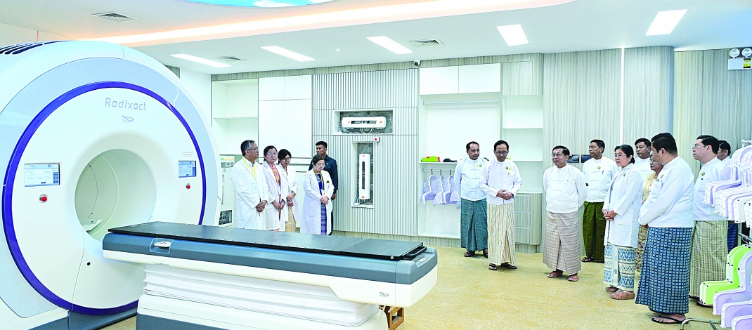 ပြည်ထောင်စုသမ္မတမြန်မာနိုင်ငံတော် ယာယီသမ္မတ နိုင်ငံတော်လုံခြုံရေးနှင့်အေးချမ်းသာယာရေးကော်မရှင်ဥက္ကဋ္ဌ ဗိုလ်ချုပ်မှူးကြီး မင်းအောင်လှိုင် အမျိုးသားကင်ဆာကုသရေးဗဟိုဌာန (National Cancer Center – NCC) ဖွင့်ပွဲအခမ်းအနားသို့တက်ရောက်ချီးမြှင့်